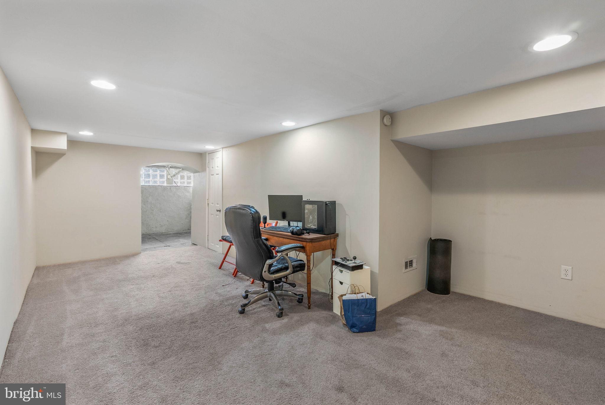 4069 MANAYUNK AVENUE