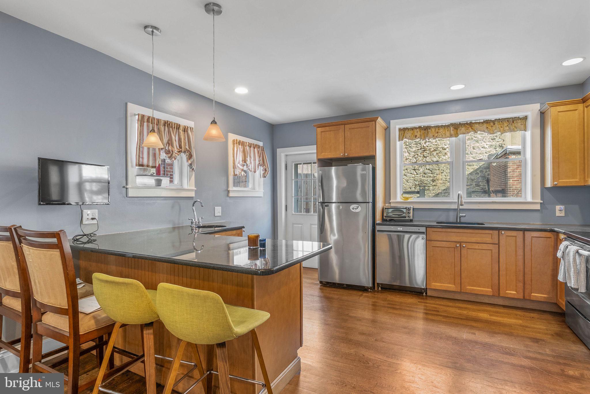 4069 MANAYUNK AVENUE