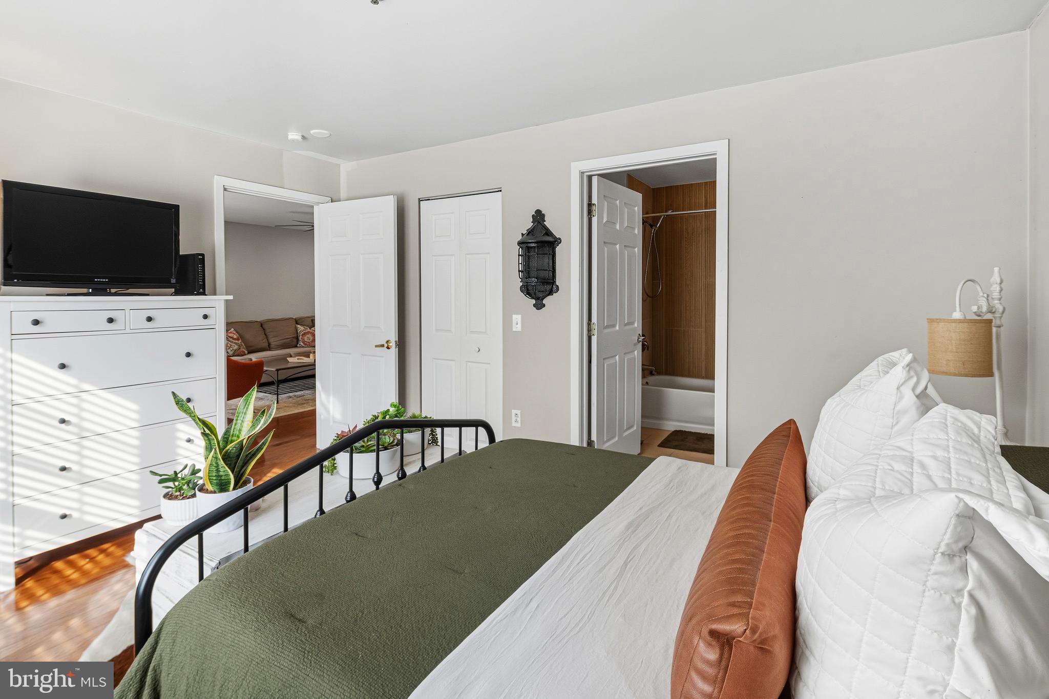 2 LEVERINGTON AVENUE 20