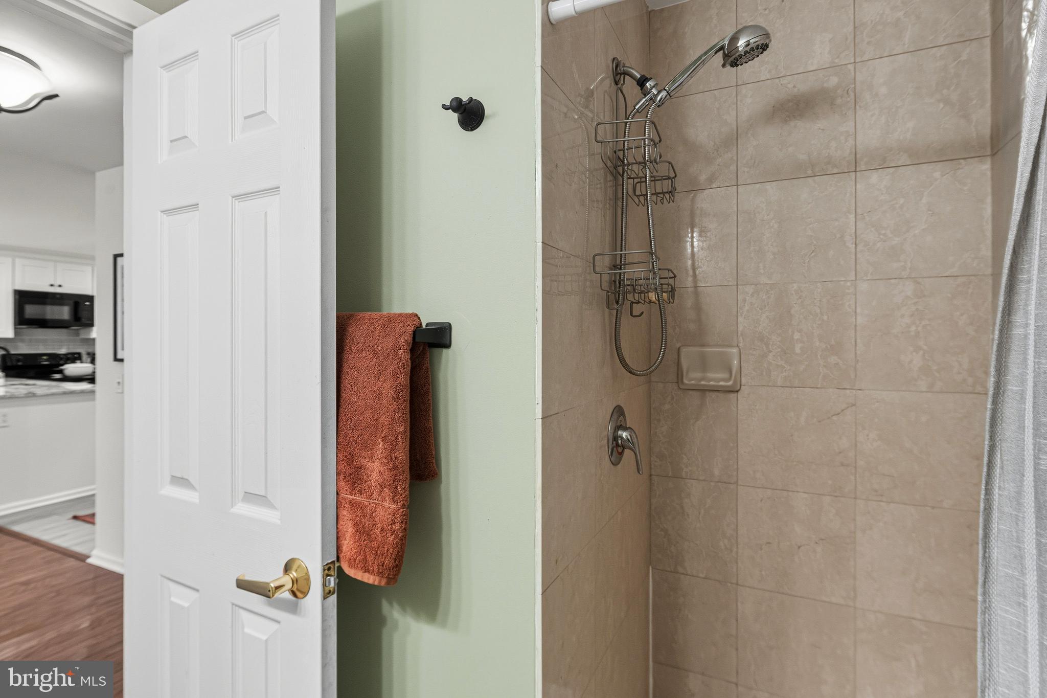 2 LEVERINGTON AVENUE 20