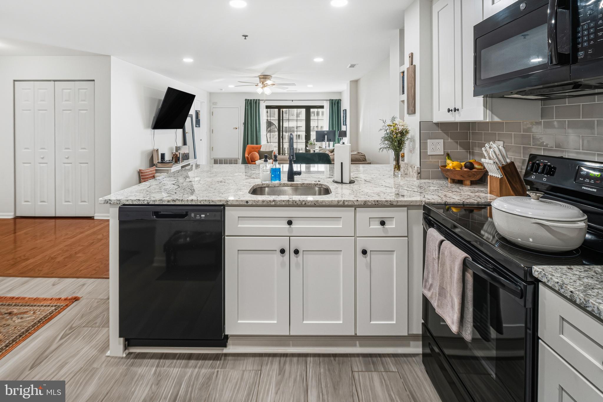 2 LEVERINGTON AVENUE 20