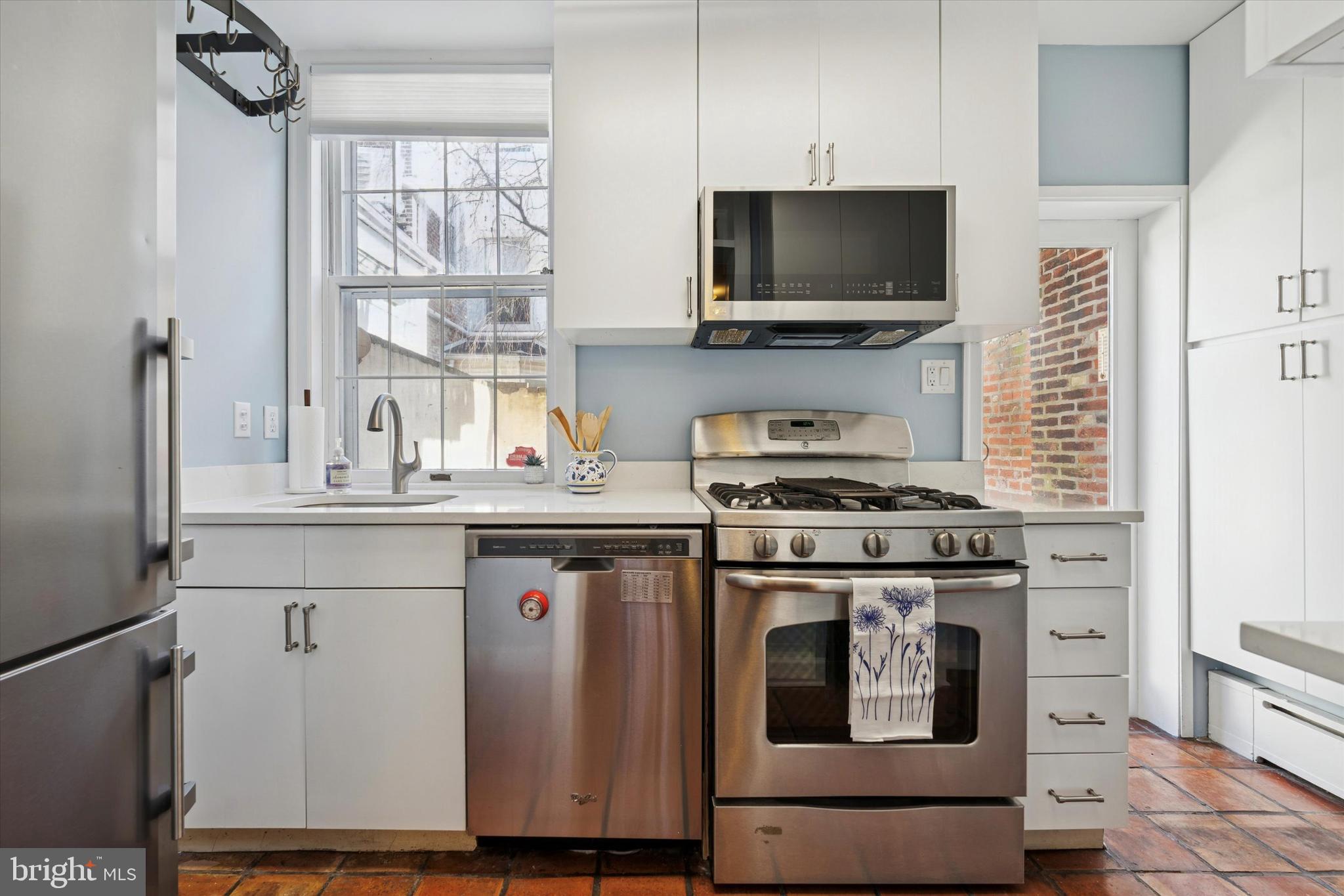 309 S AMERICAN STREET