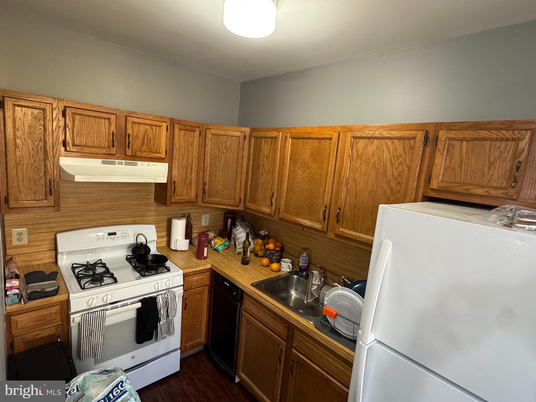 422 W HUNTINGDON STREET 1