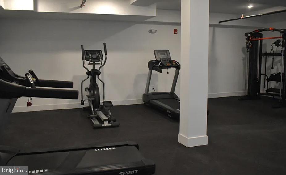 3040 3037 RICHMOND STREET 401