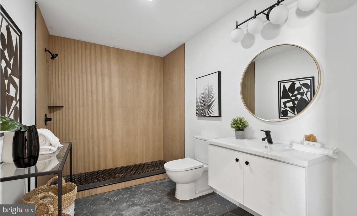 3040 3037 RICHMOND STREET 401