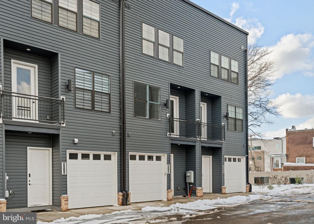 2715 LORRAINE COURT