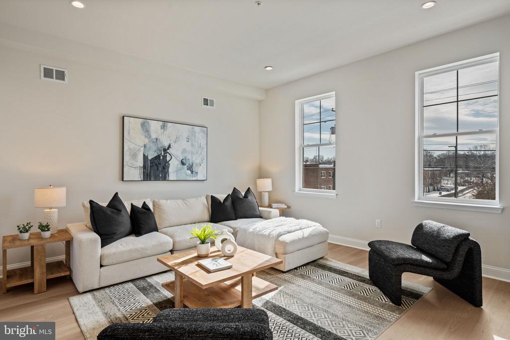 2715 LORRAINE COURT