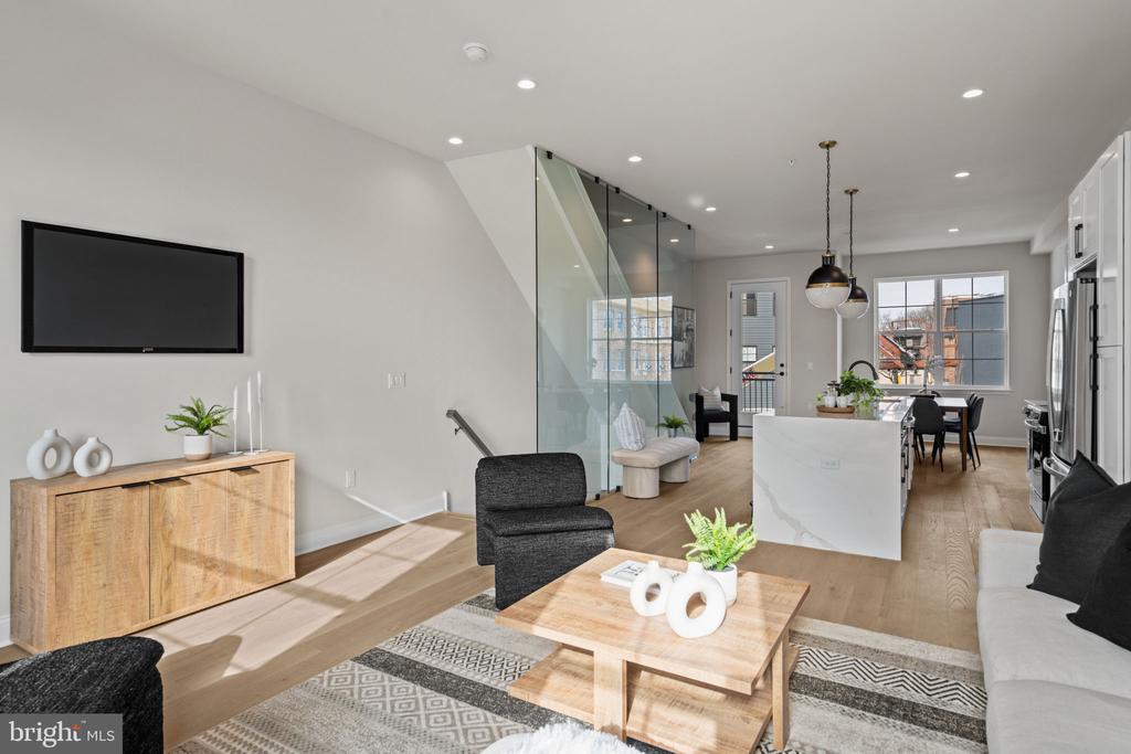 2715 LORRAINE COURT