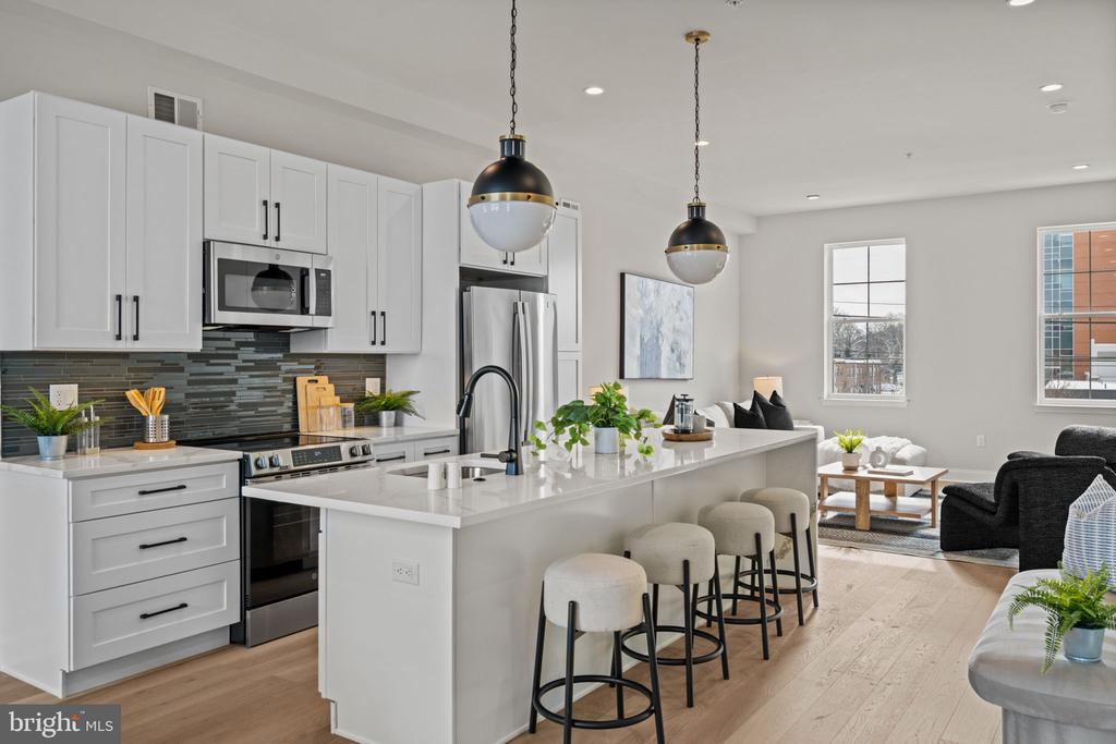 2715 LORRAINE COURT