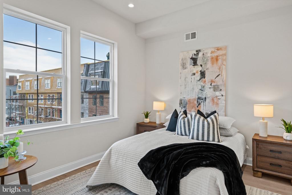 2715 LORRAINE COURT
