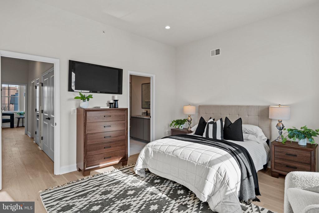 2715 LORRAINE COURT