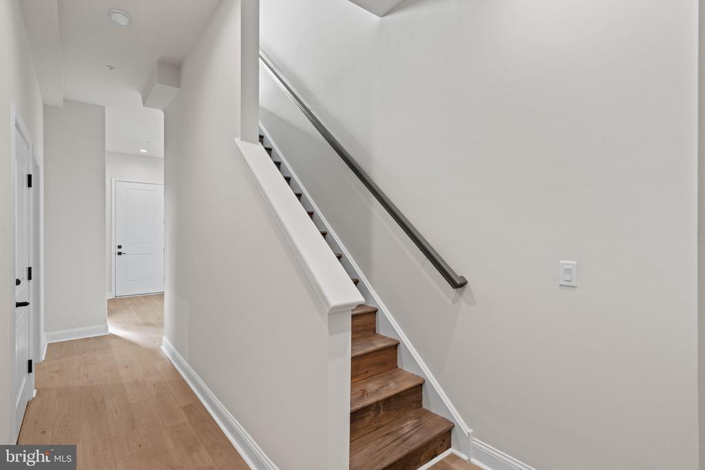 2715 LORRAINE COURT
