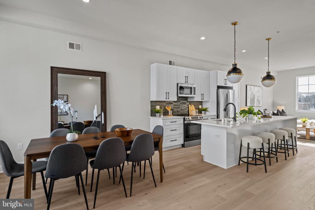 2715 LORRAINE COURT