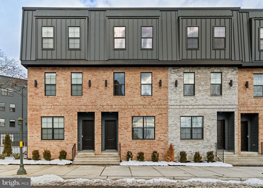 2715 LORRAINE COURT