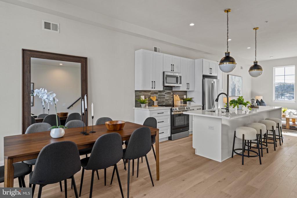 2715 LORRAINE COURT