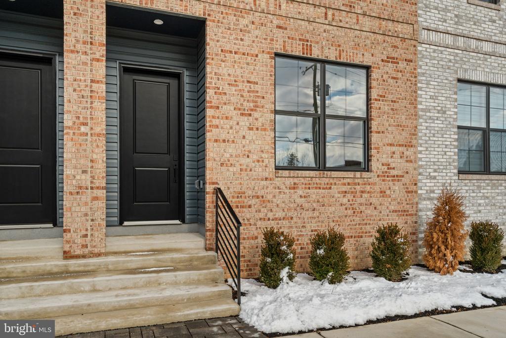 2715 LORRAINE COURT