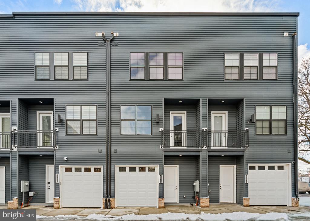 2715 LORRAINE COURT