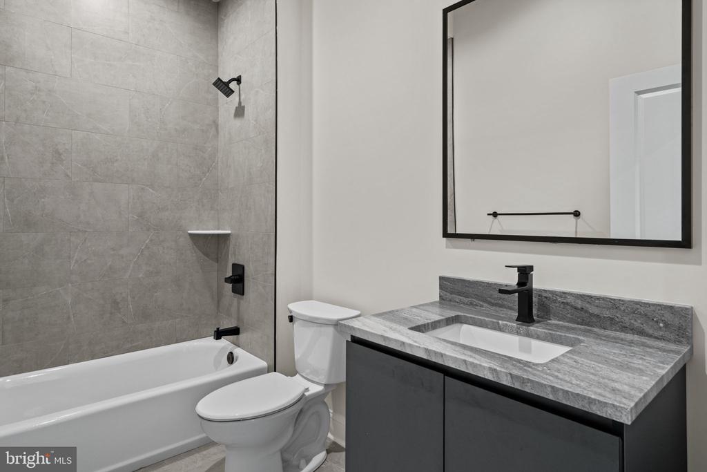 2715 LORRAINE COURT