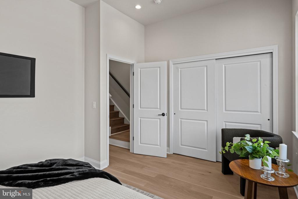 2715 LORRAINE COURT