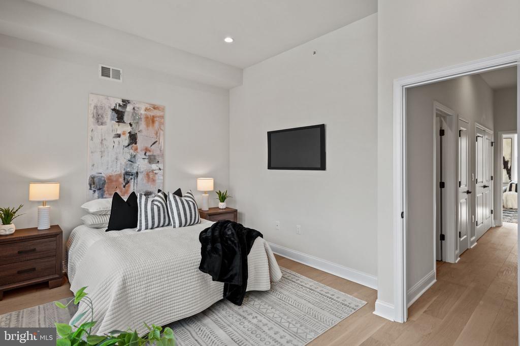 2715 LORRAINE COURT