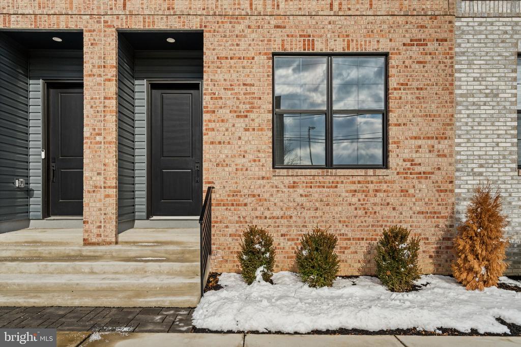 2715 LORRAINE COURT