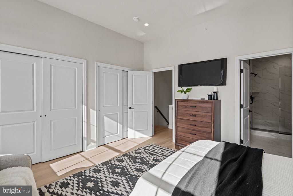 2715 LORRAINE COURT