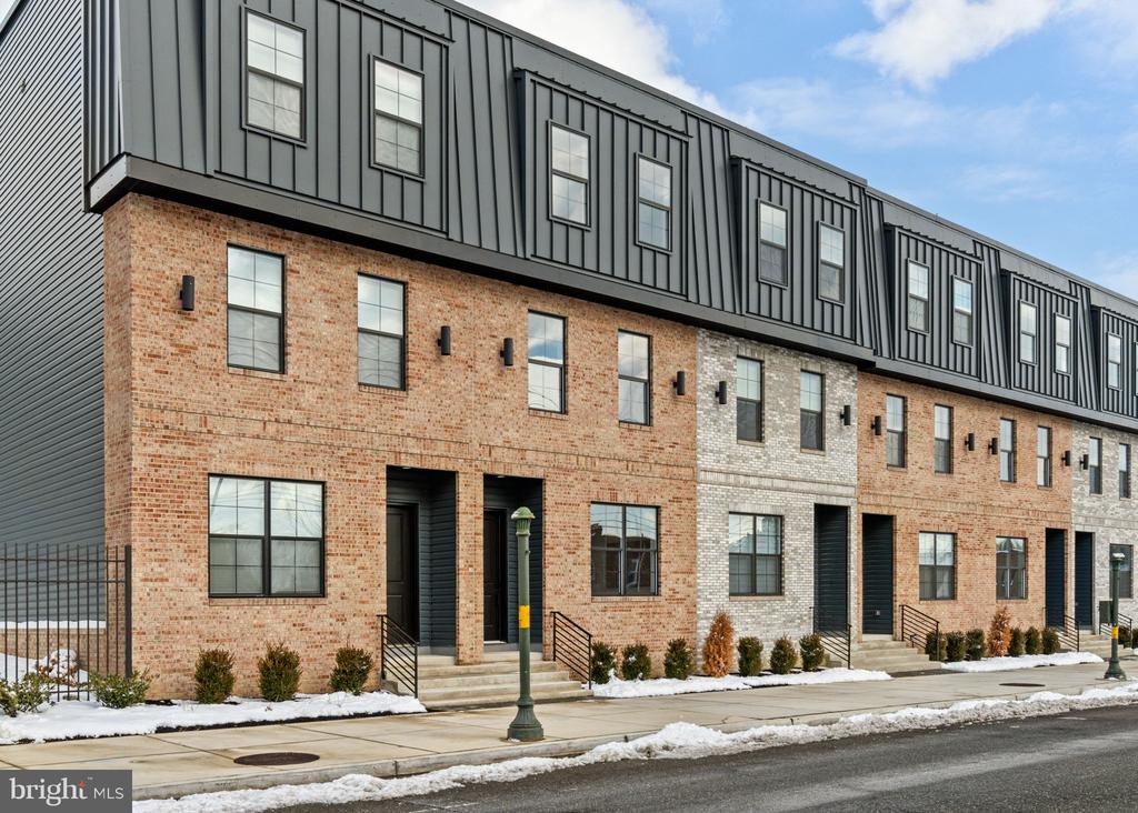 2715 LORRAINE COURT