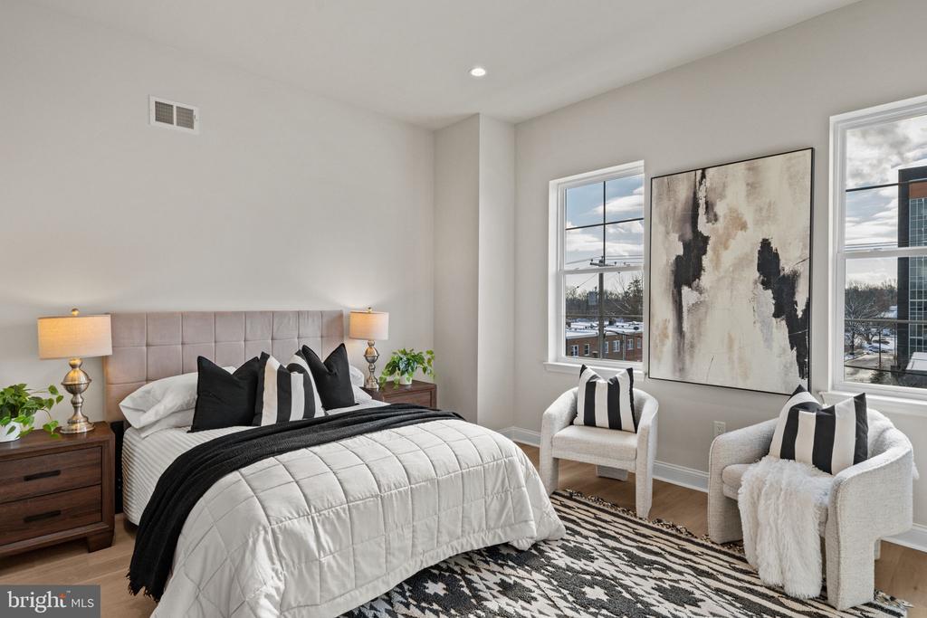 2715 LORRAINE COURT