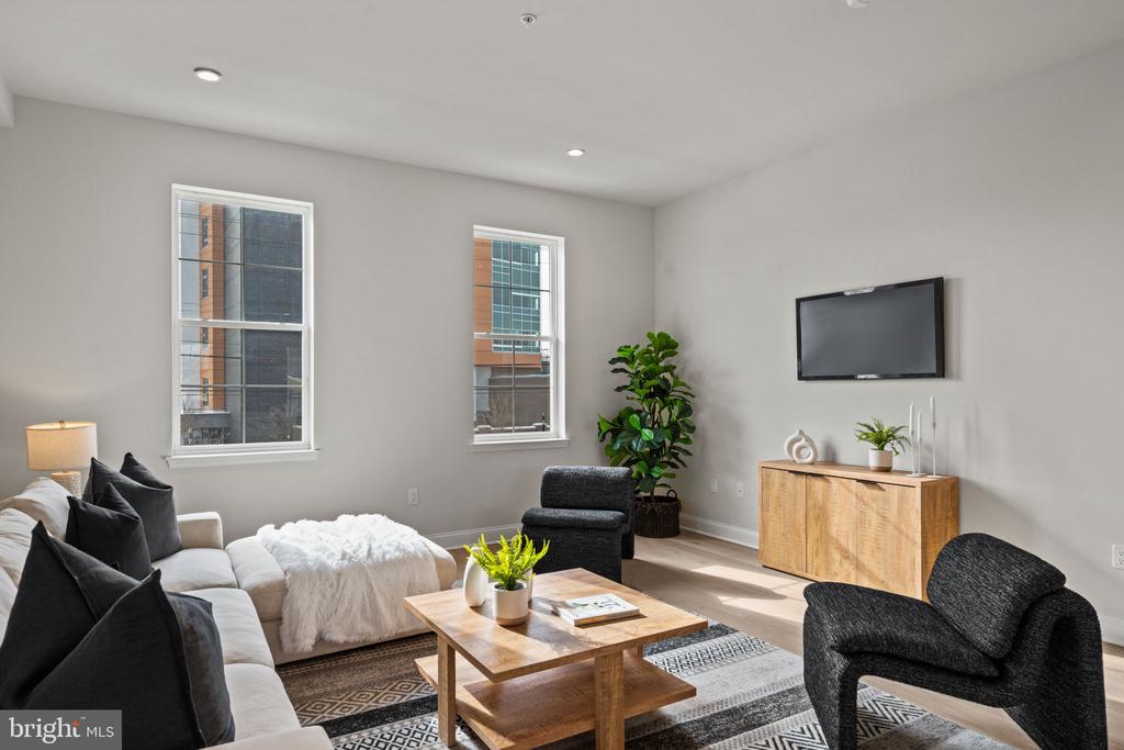 2715 LORRAINE COURT