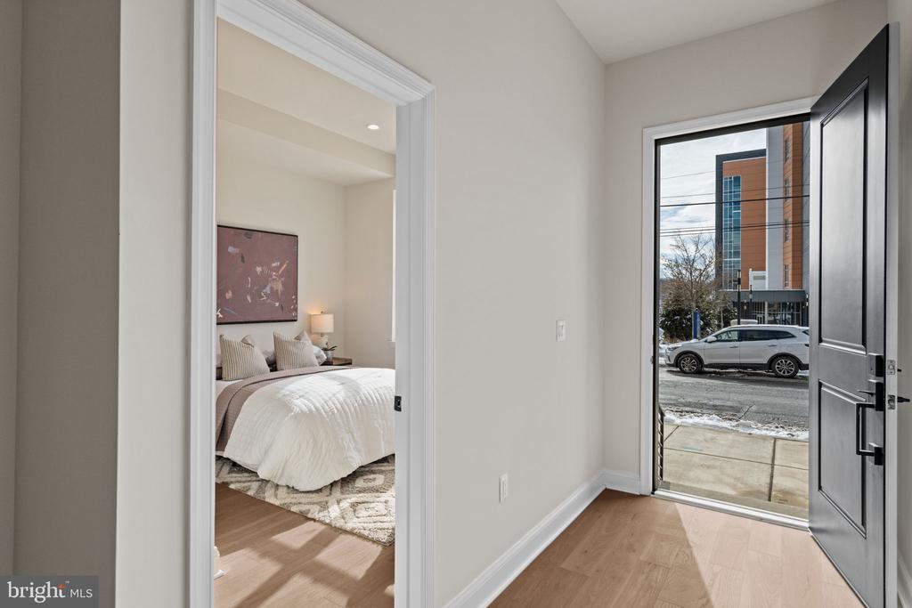 2715 LORRAINE COURT