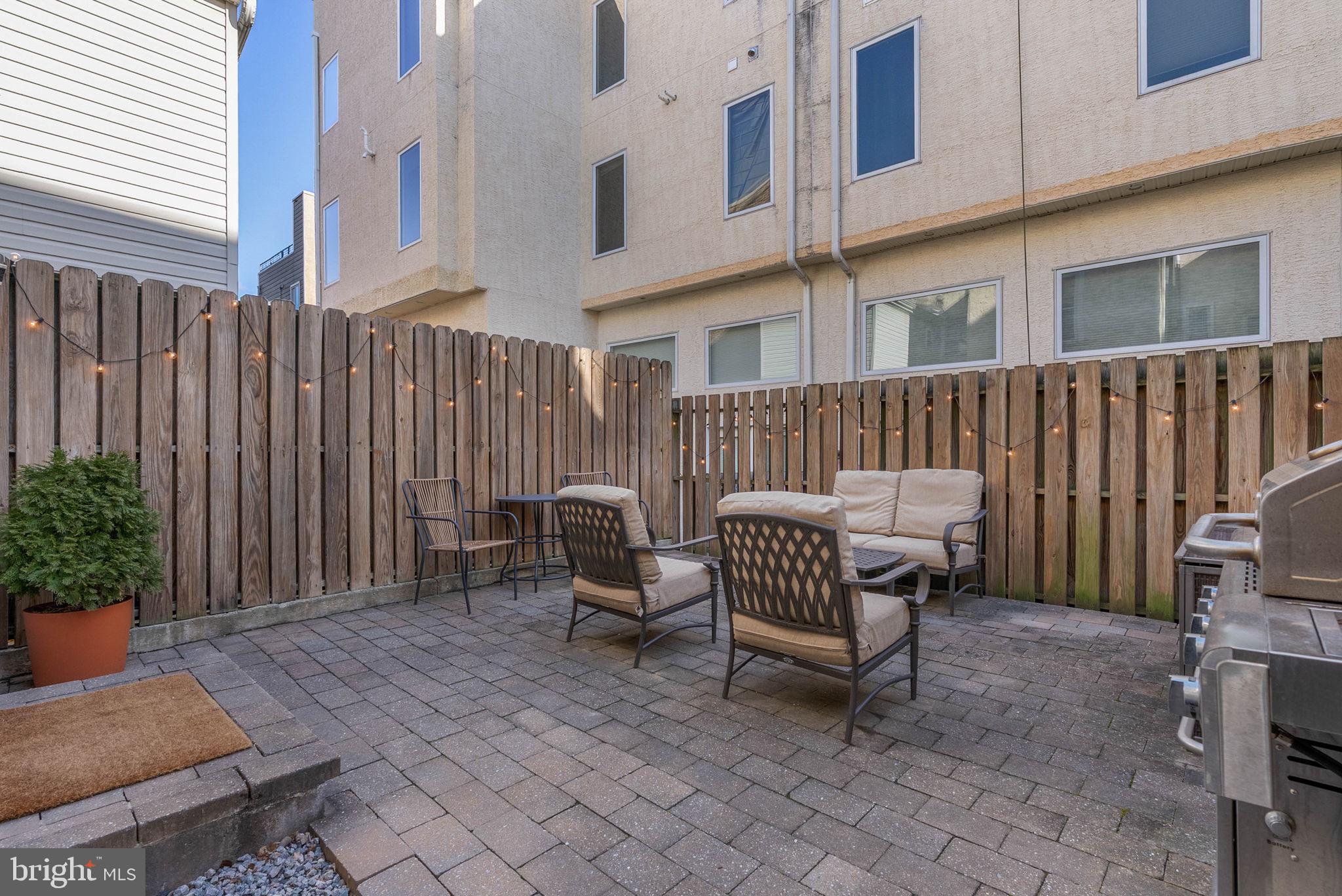 1021 N LAWRENCE STREET