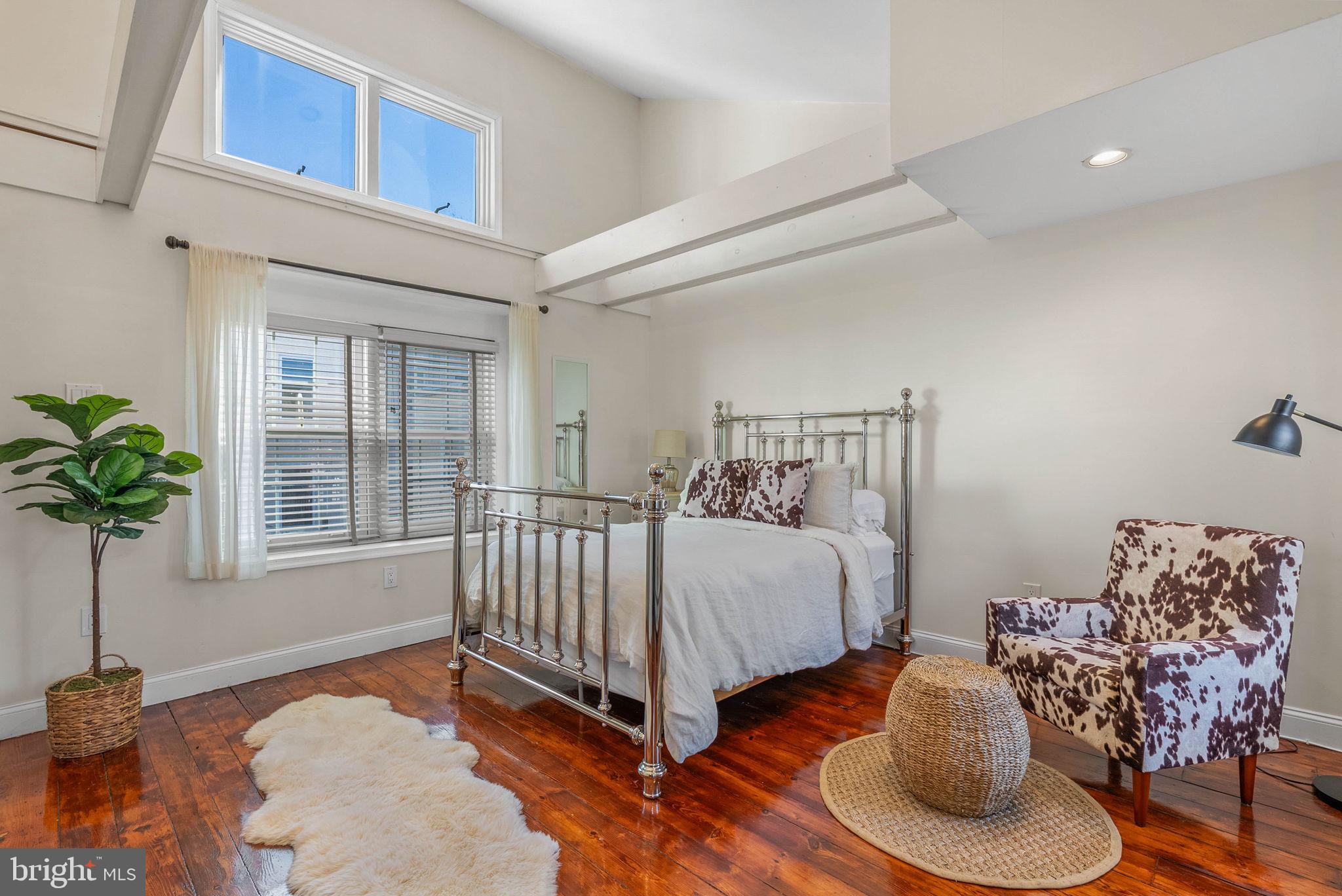 1021 N LAWRENCE STREET