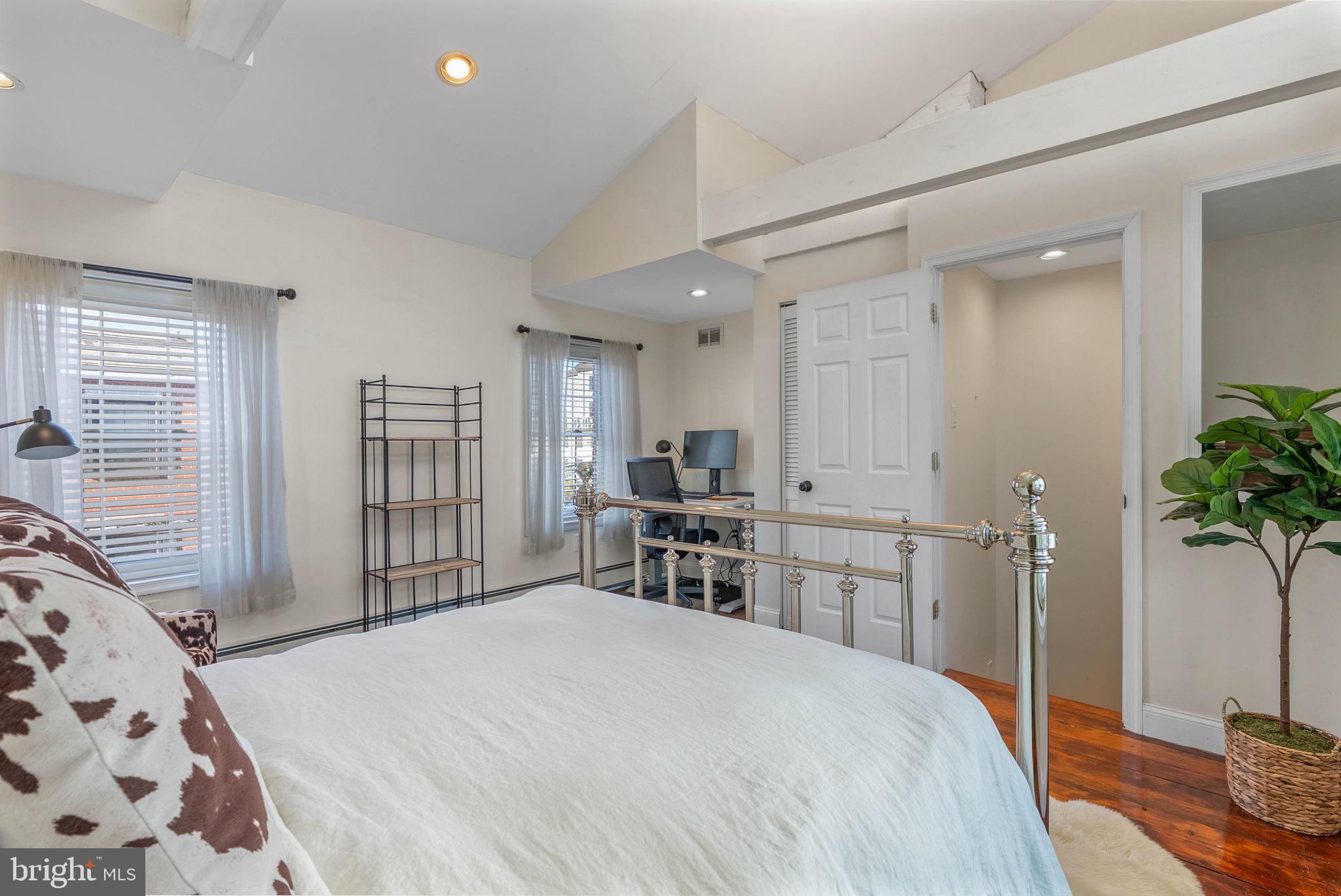 1021 N LAWRENCE STREET