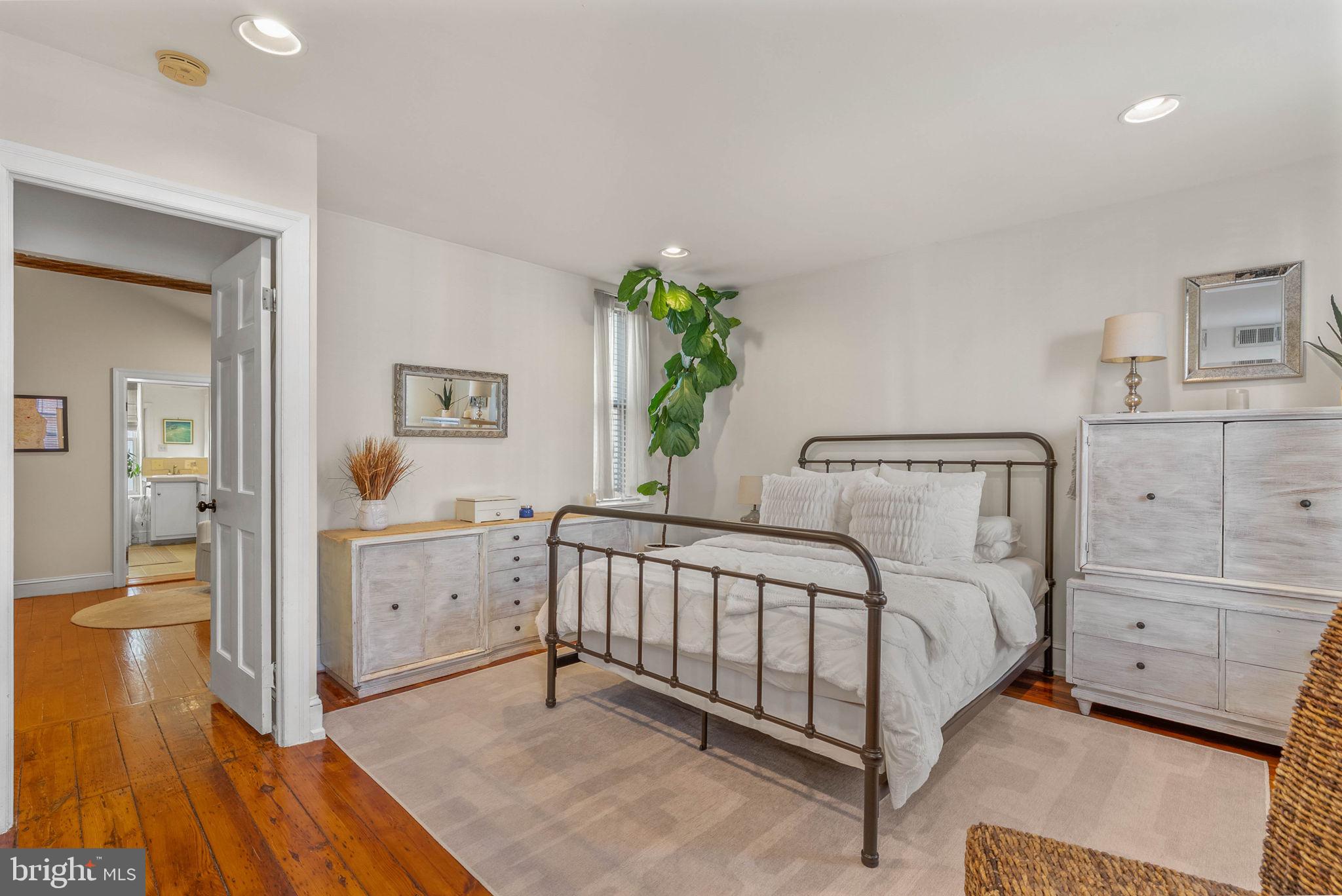 1021 N LAWRENCE STREET