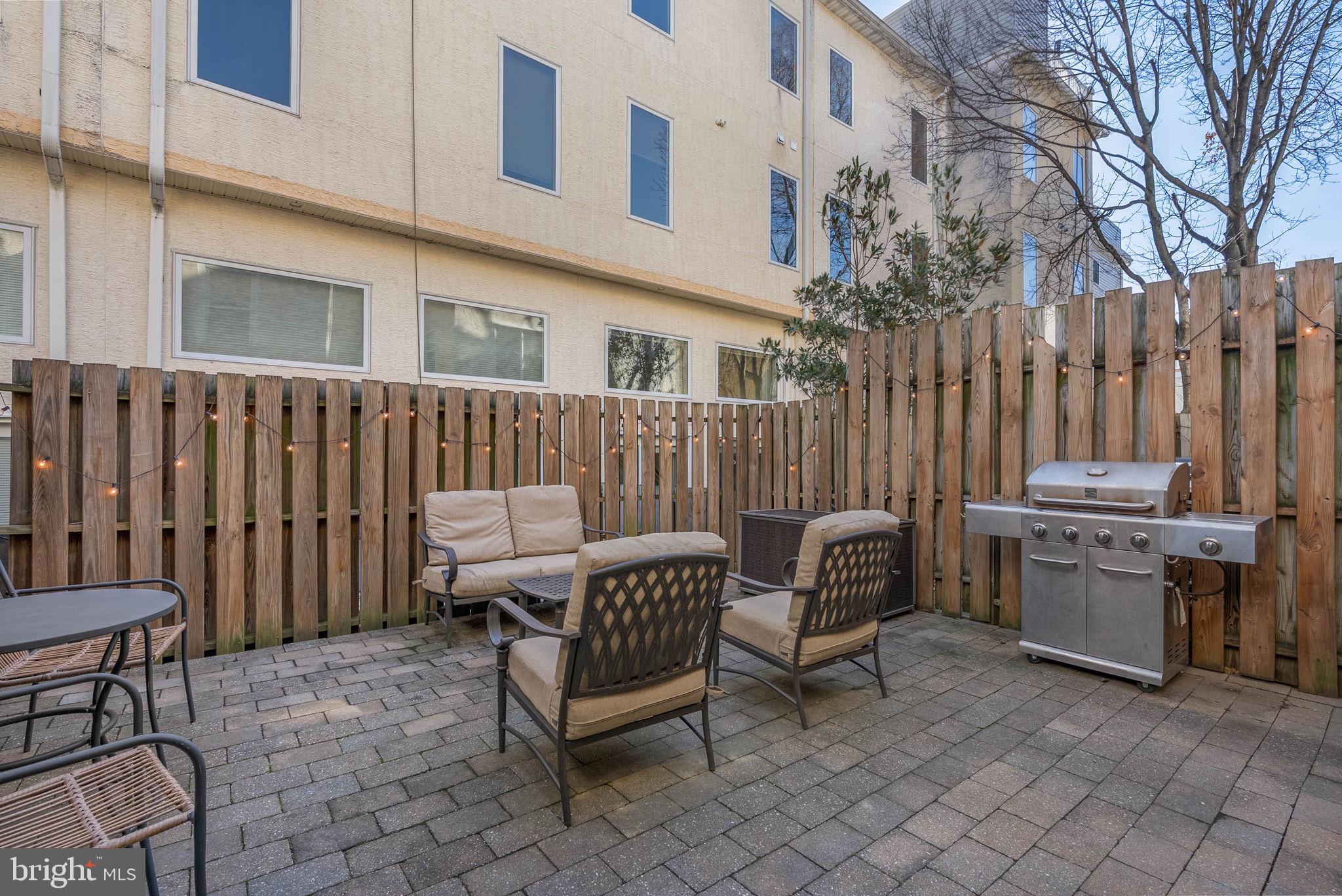 1021 N LAWRENCE STREET