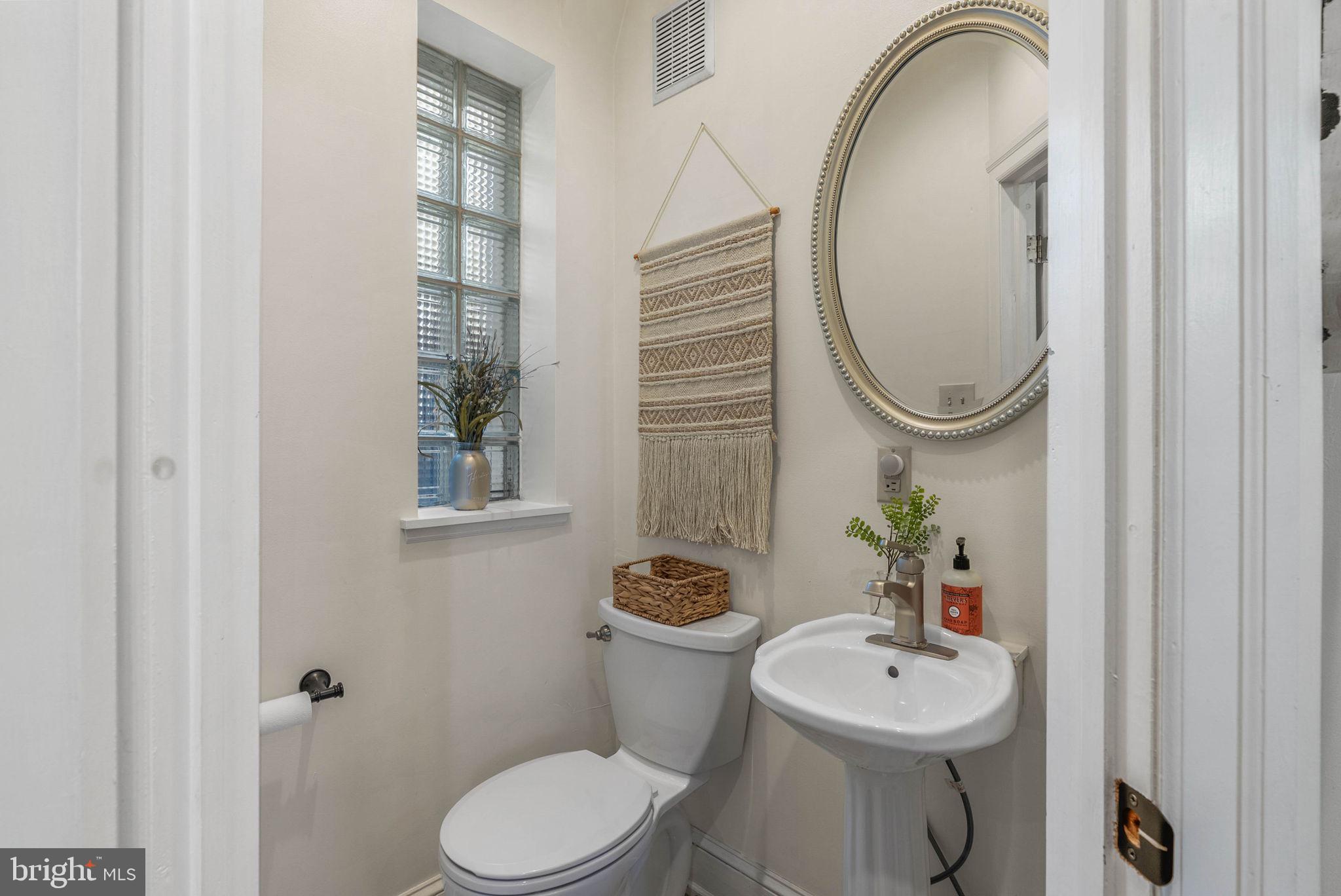 1021 N LAWRENCE STREET