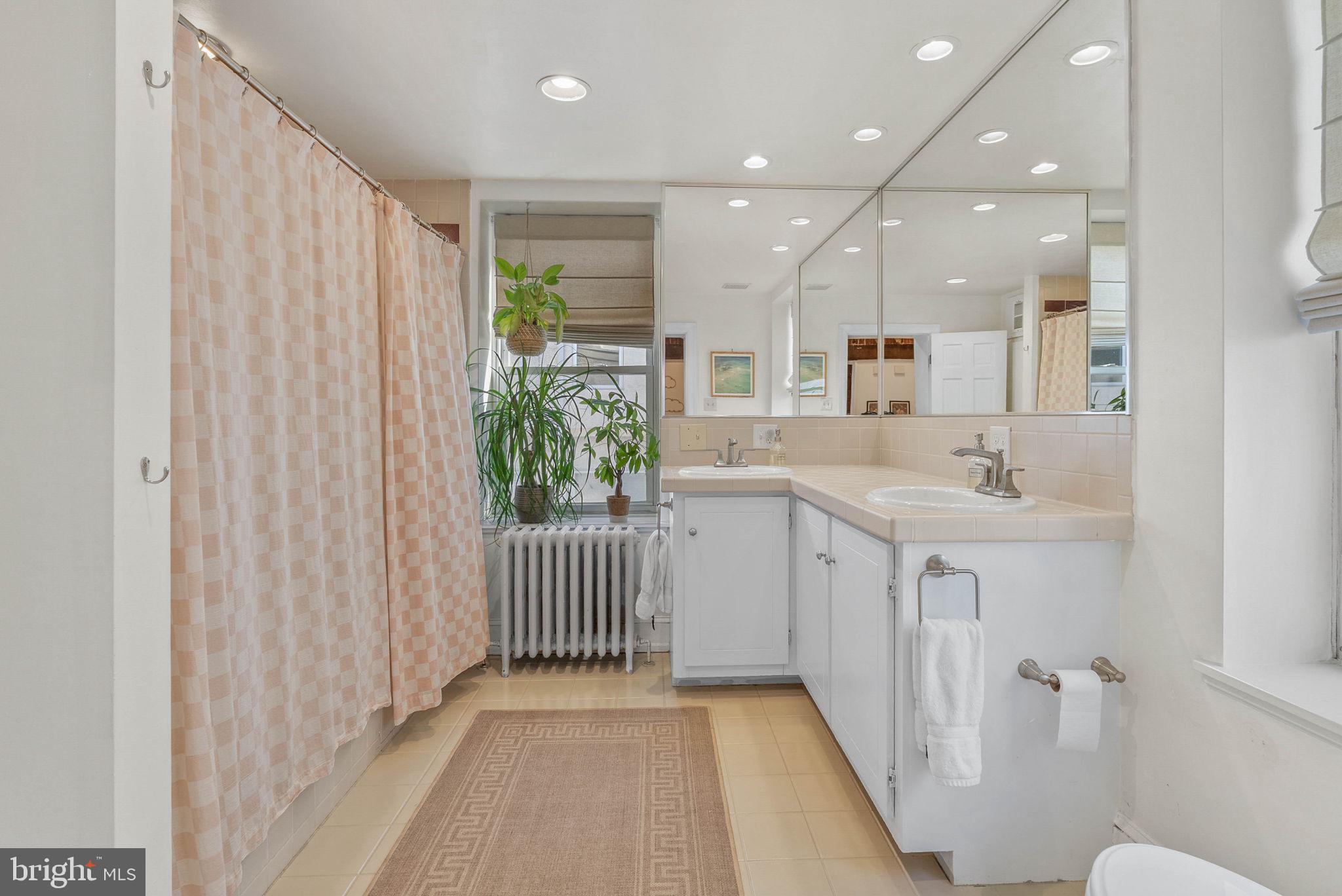 1021 N LAWRENCE STREET