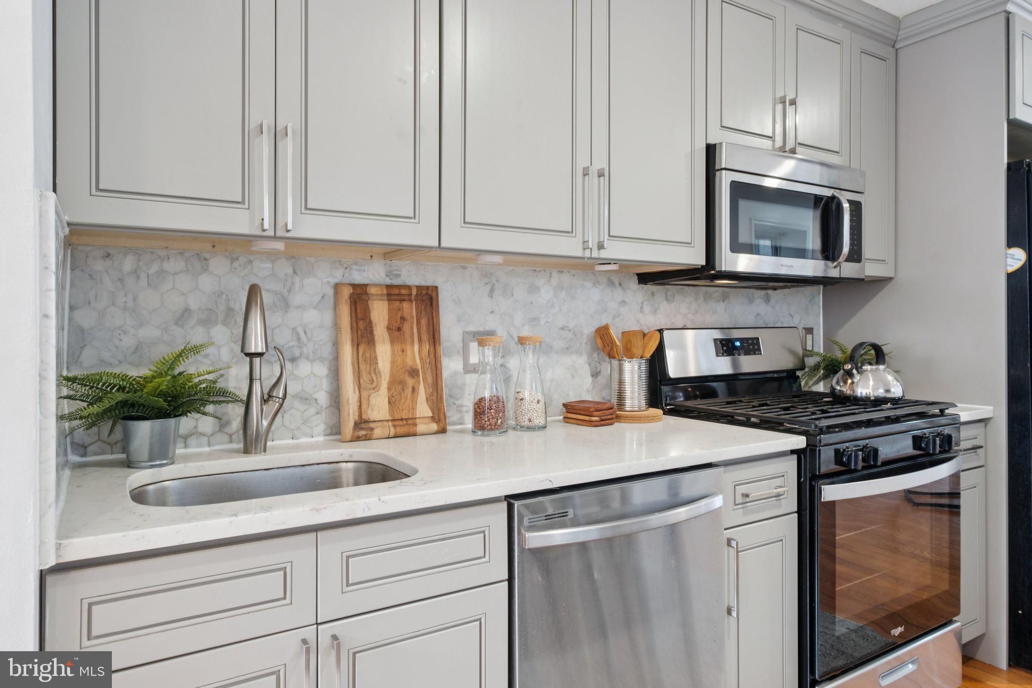 2435 CHRISTIAN STREET