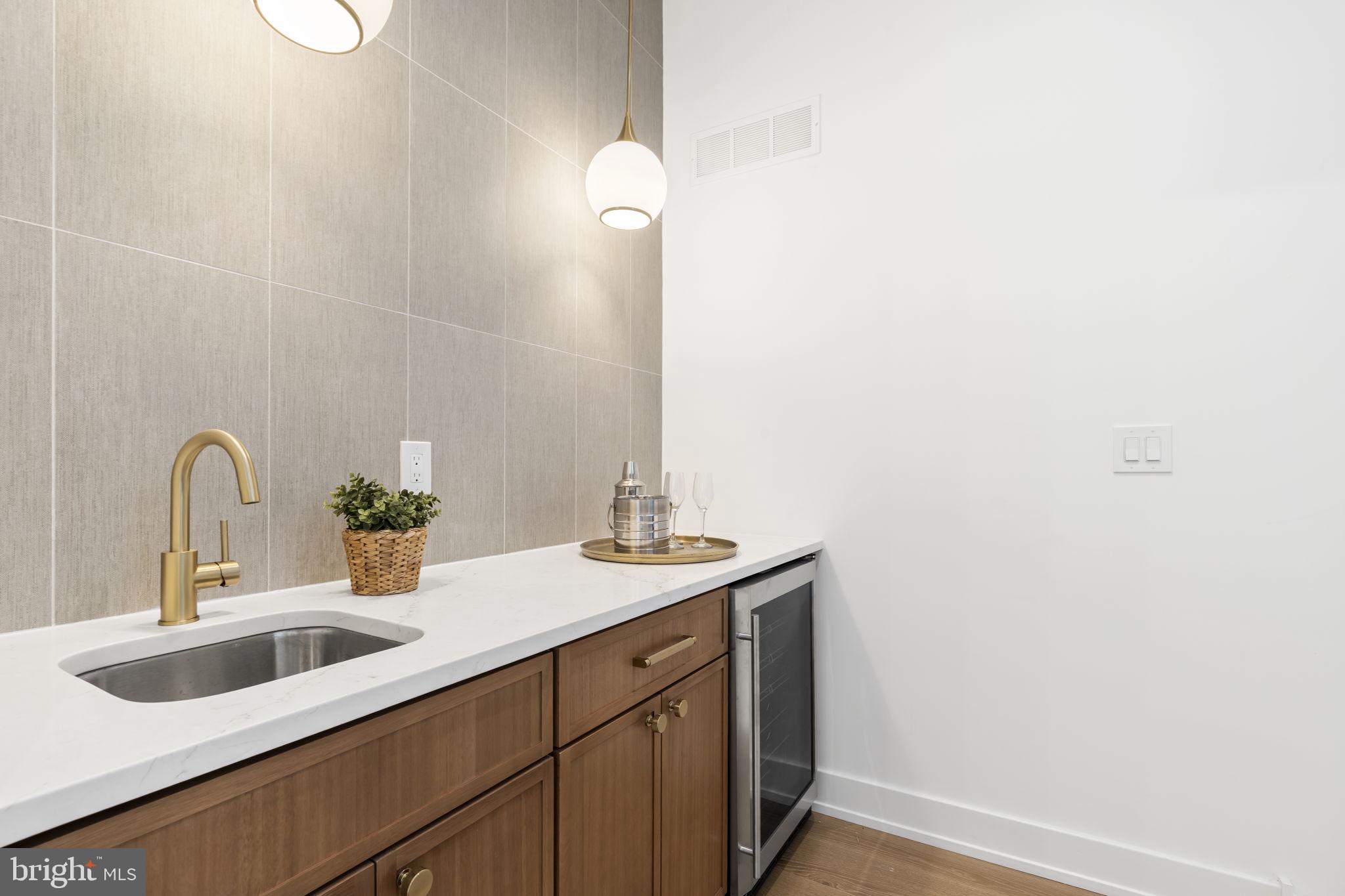 2214 E GORDON STREET