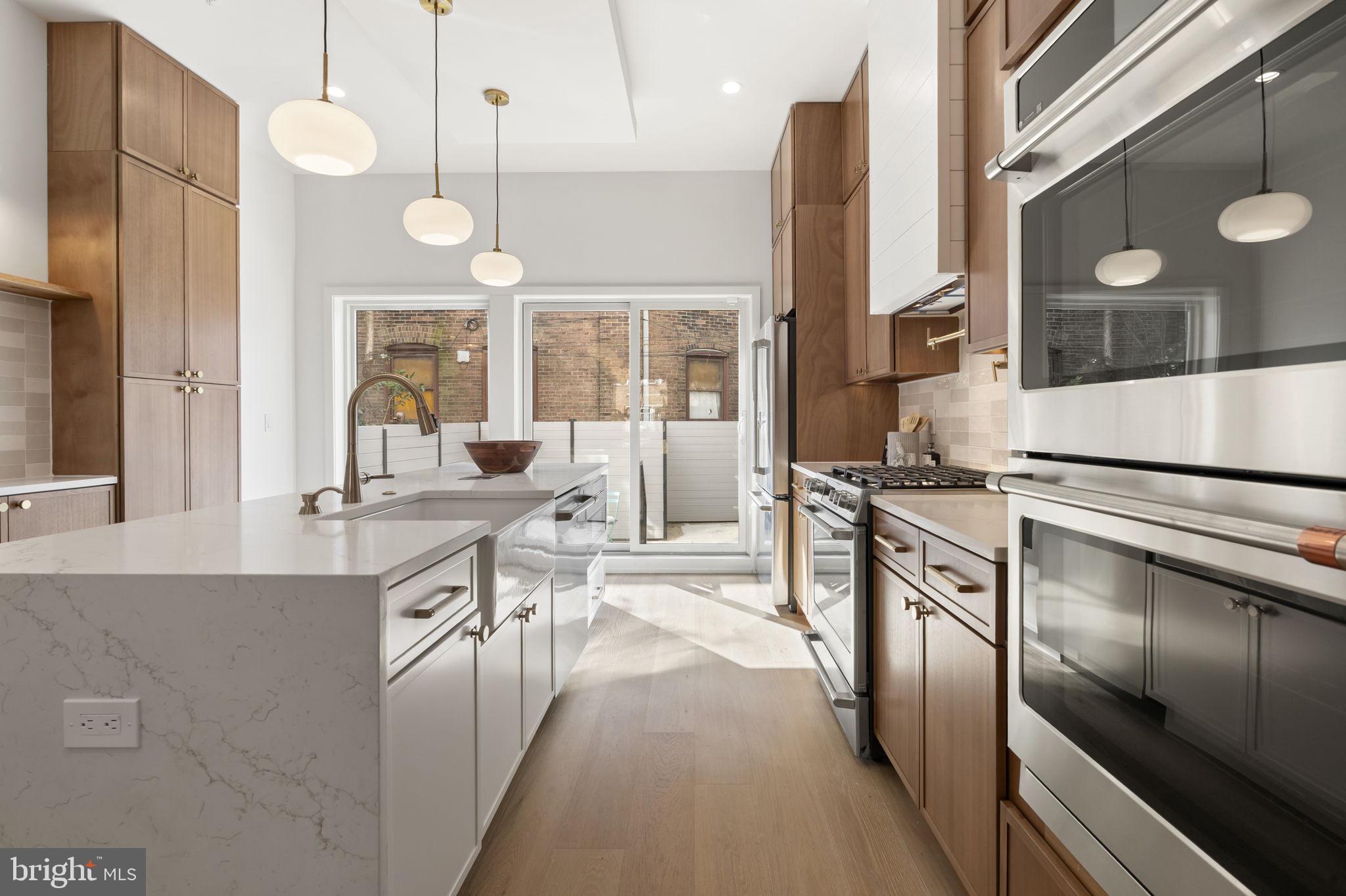 2214 E GORDON STREET