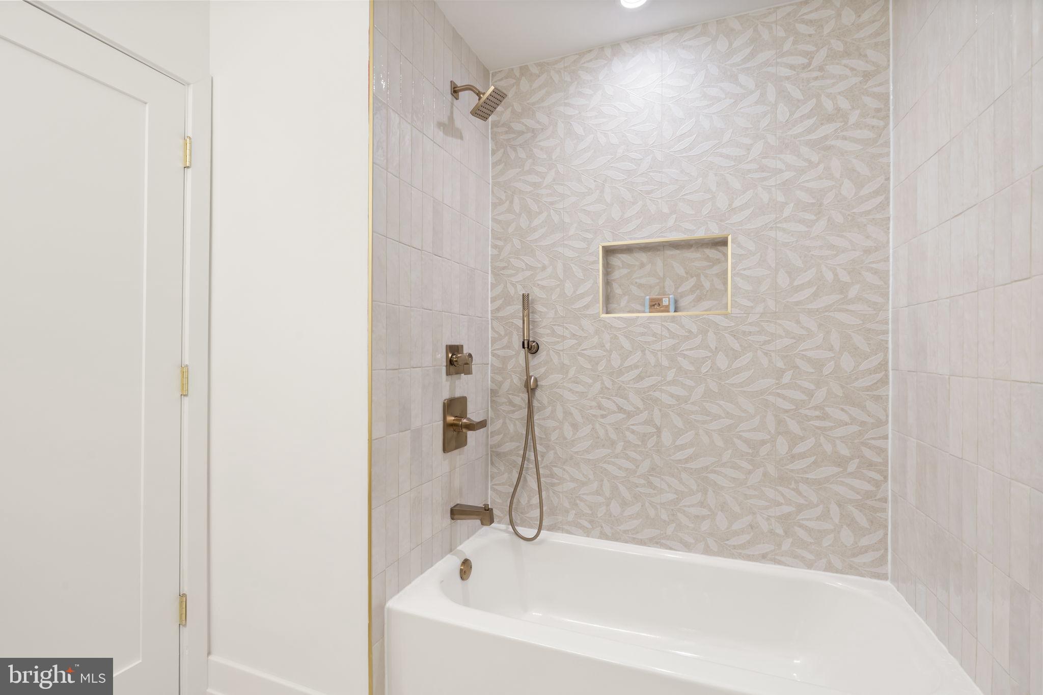 2214 E GORDON STREET