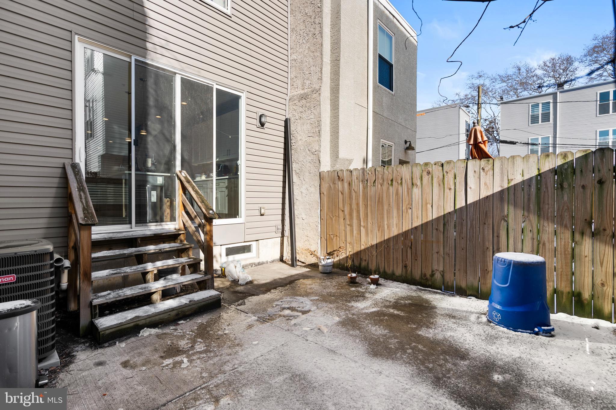 2714 W JEFFERSON STREET