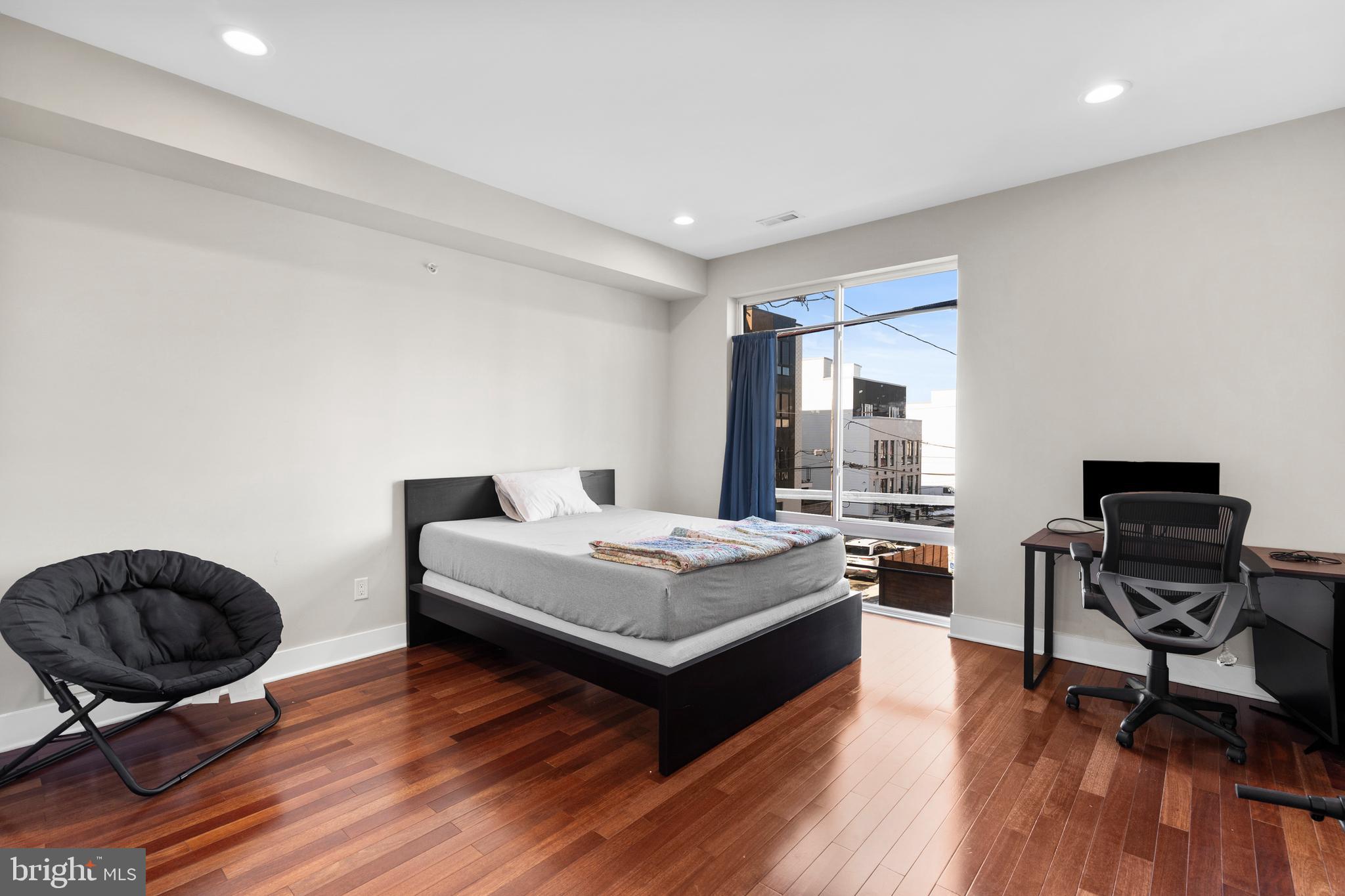 2714 W JEFFERSON STREET