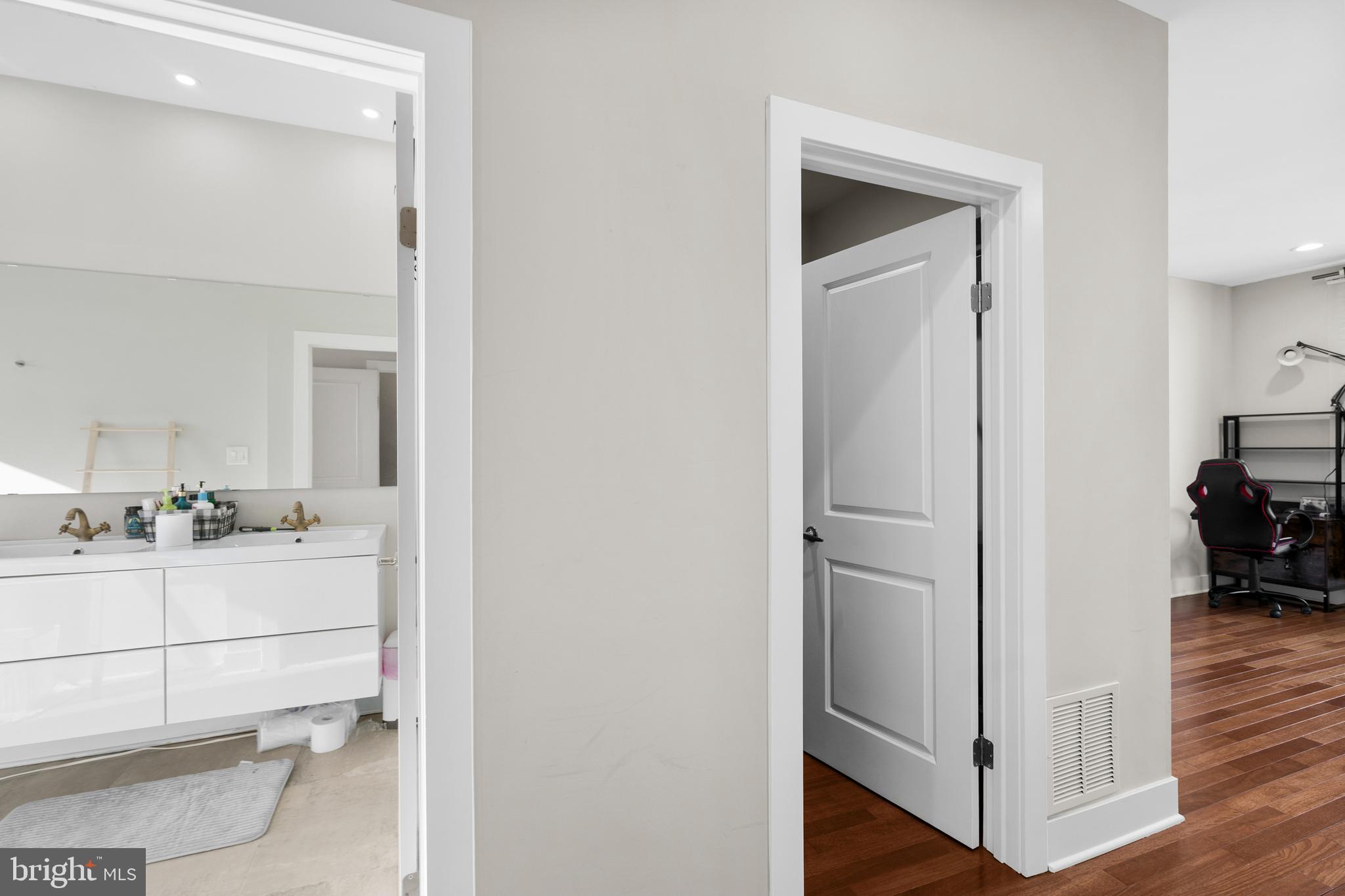 2714 W JEFFERSON STREET