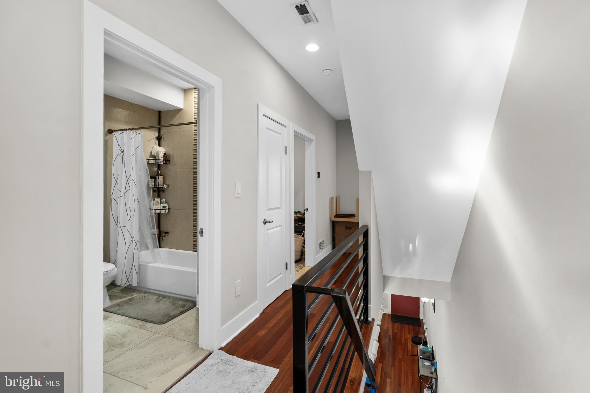 2714 W JEFFERSON STREET