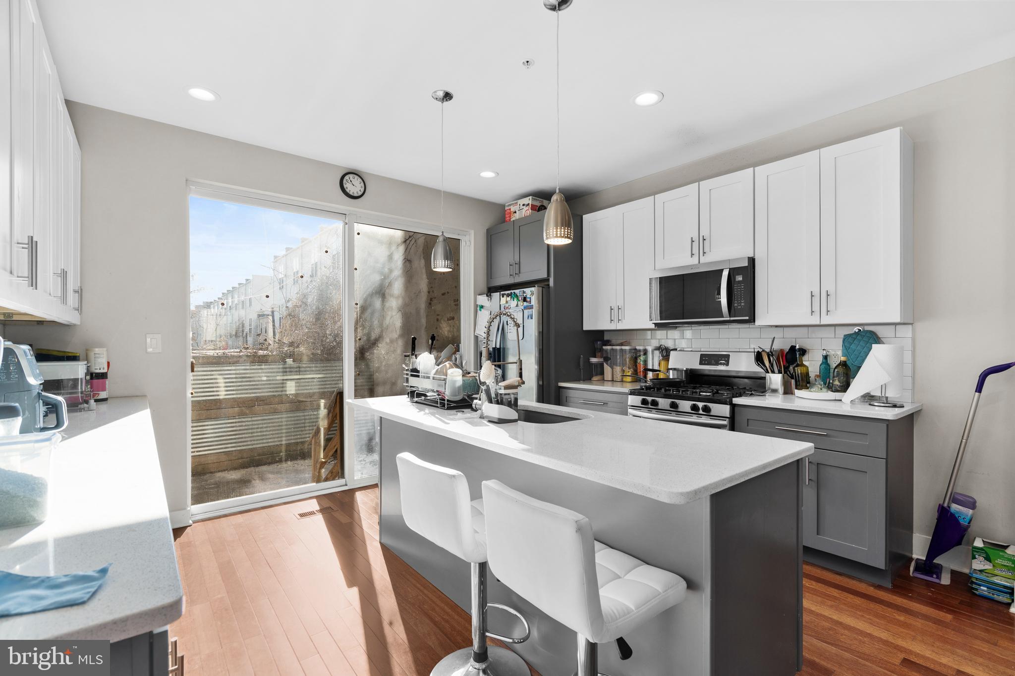 2714 W JEFFERSON STREET