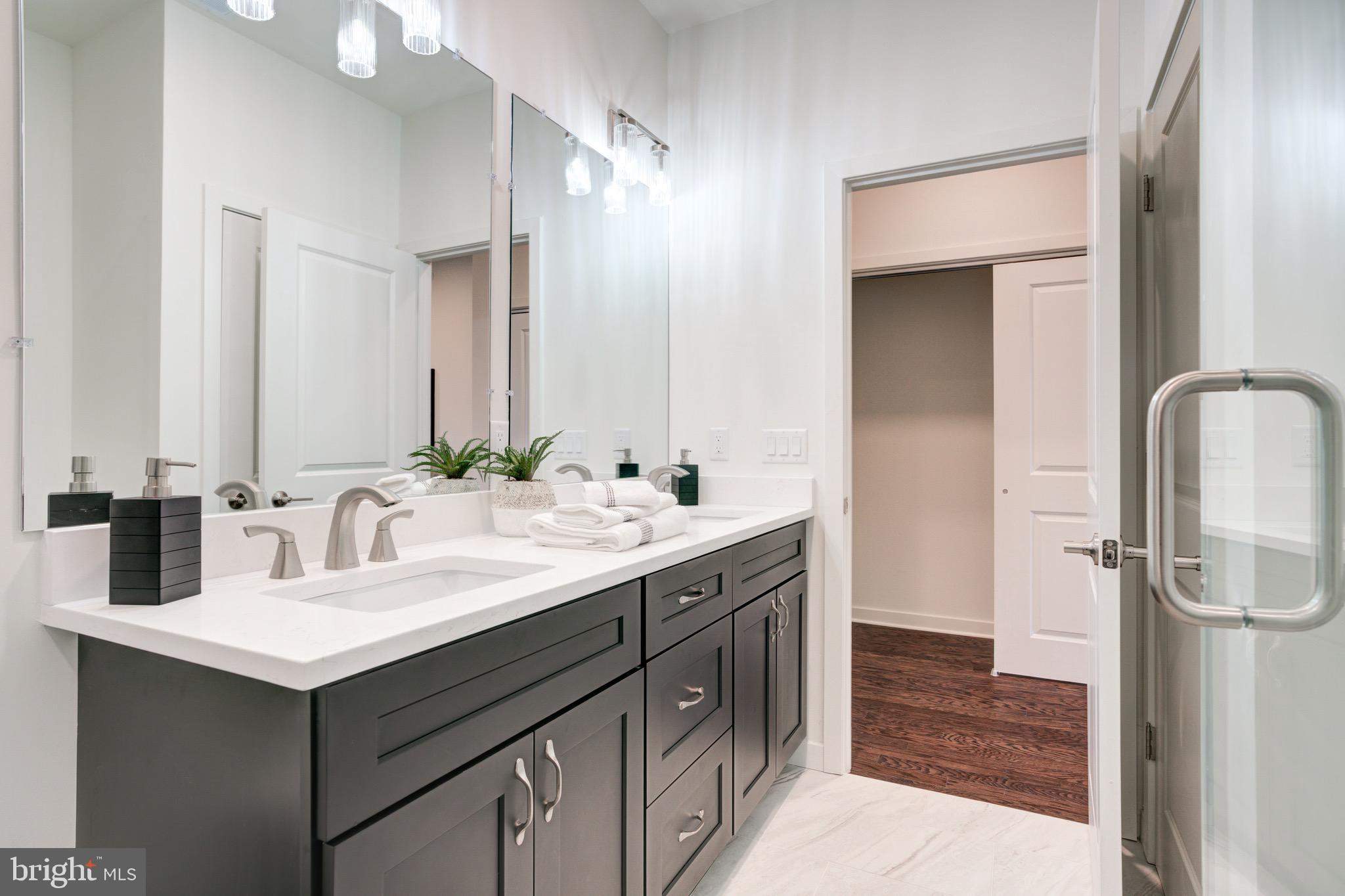 2022 E FLETCHER STREET