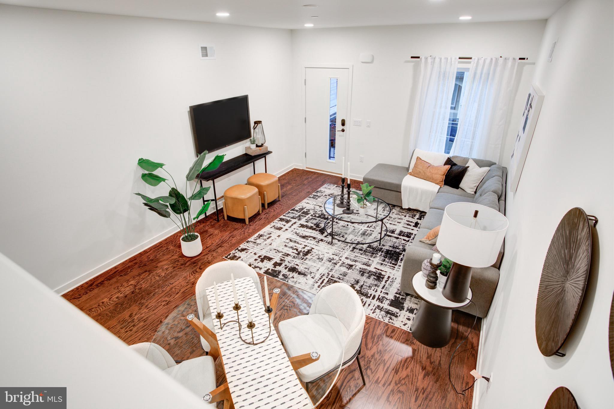 2022 E FLETCHER STREET