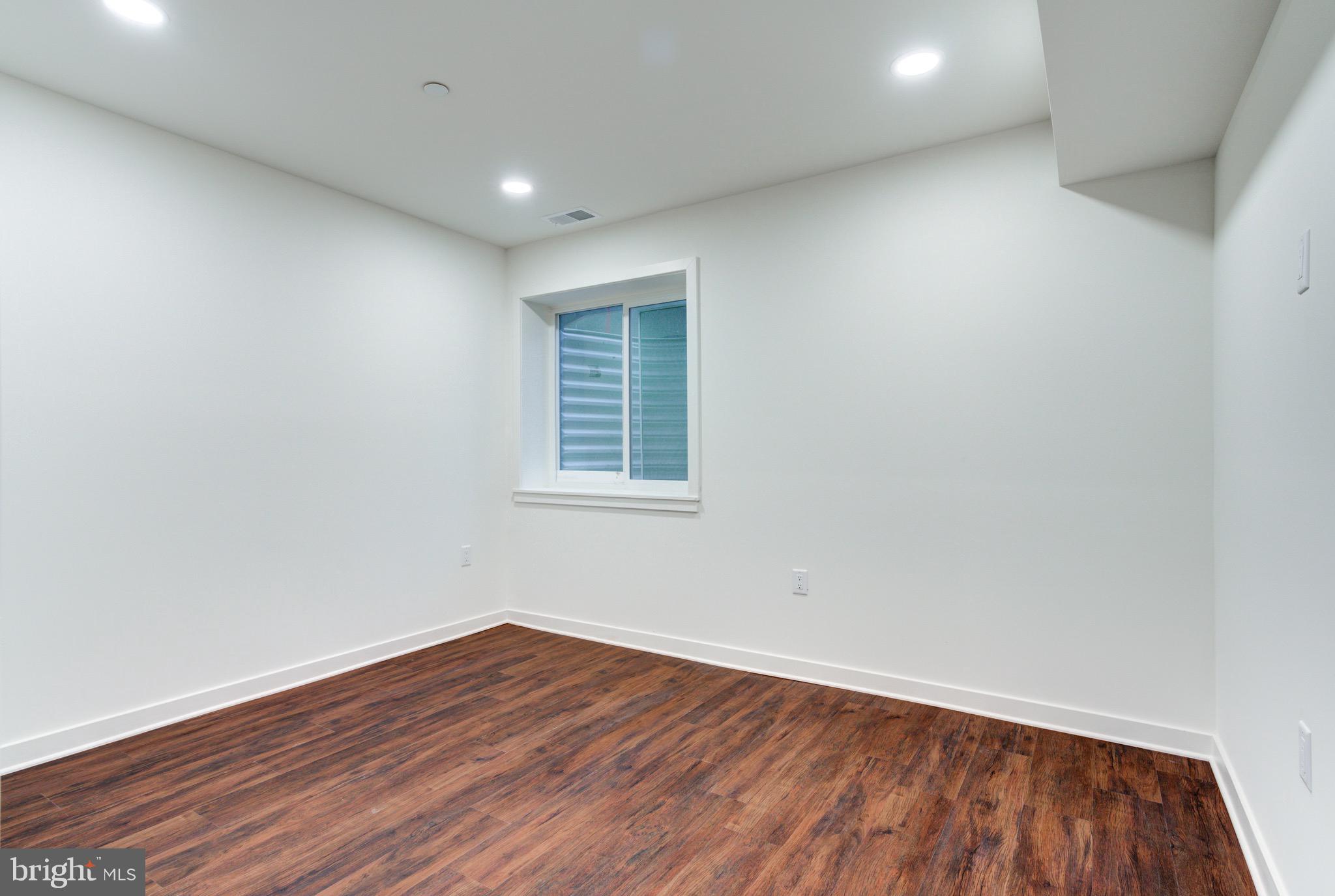 2022 E FLETCHER STREET