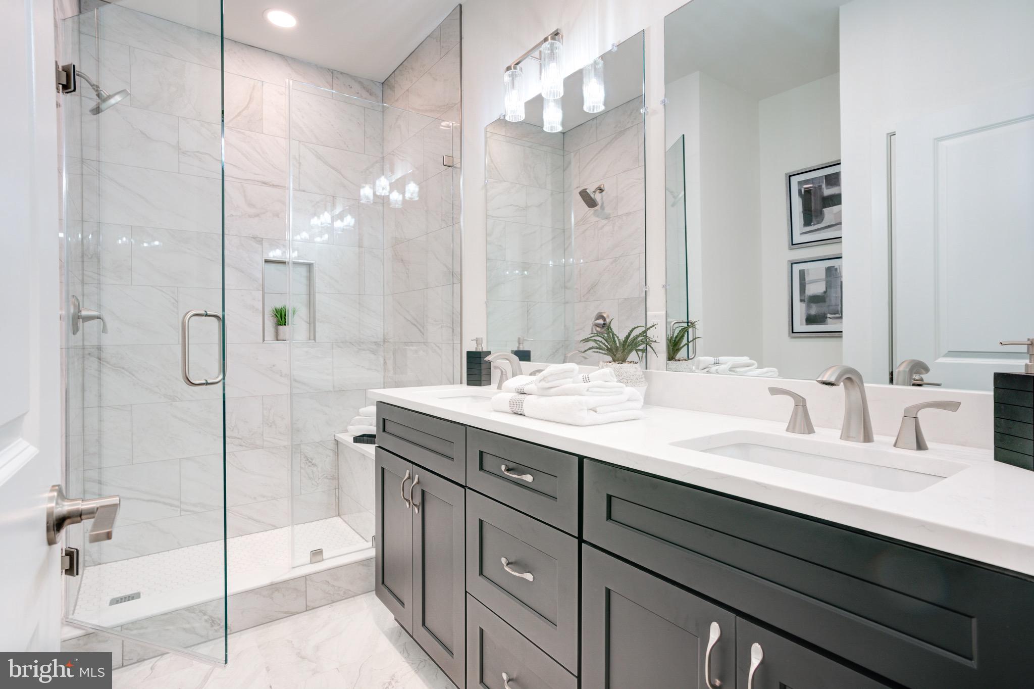 2022 E FLETCHER STREET